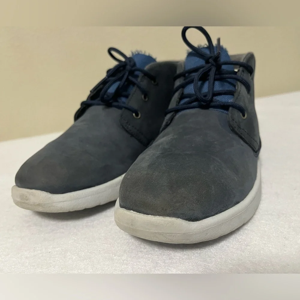 UGG Canoe Waterproof Chukka Boots 1105181K Leather Navy Blue Kids sz 2